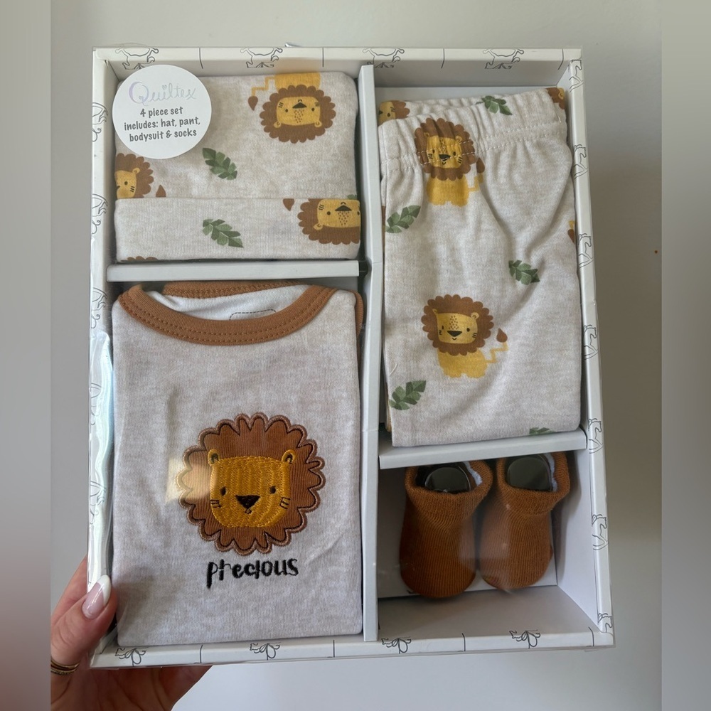 Quiltex 4-Piece Baby Set with Lion